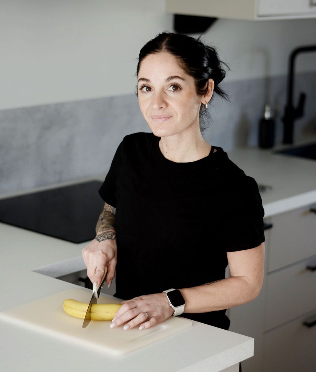 Tränare skivar en banan