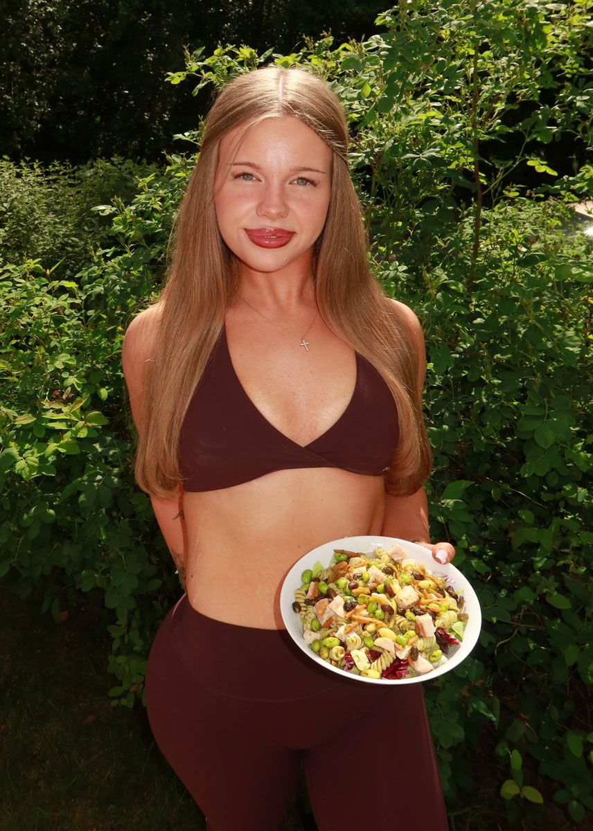 emma with food