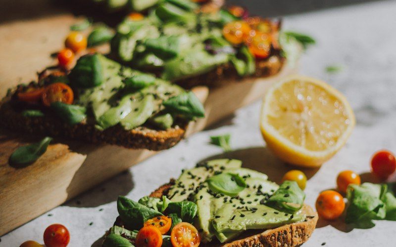 Toast met zalm en avocado